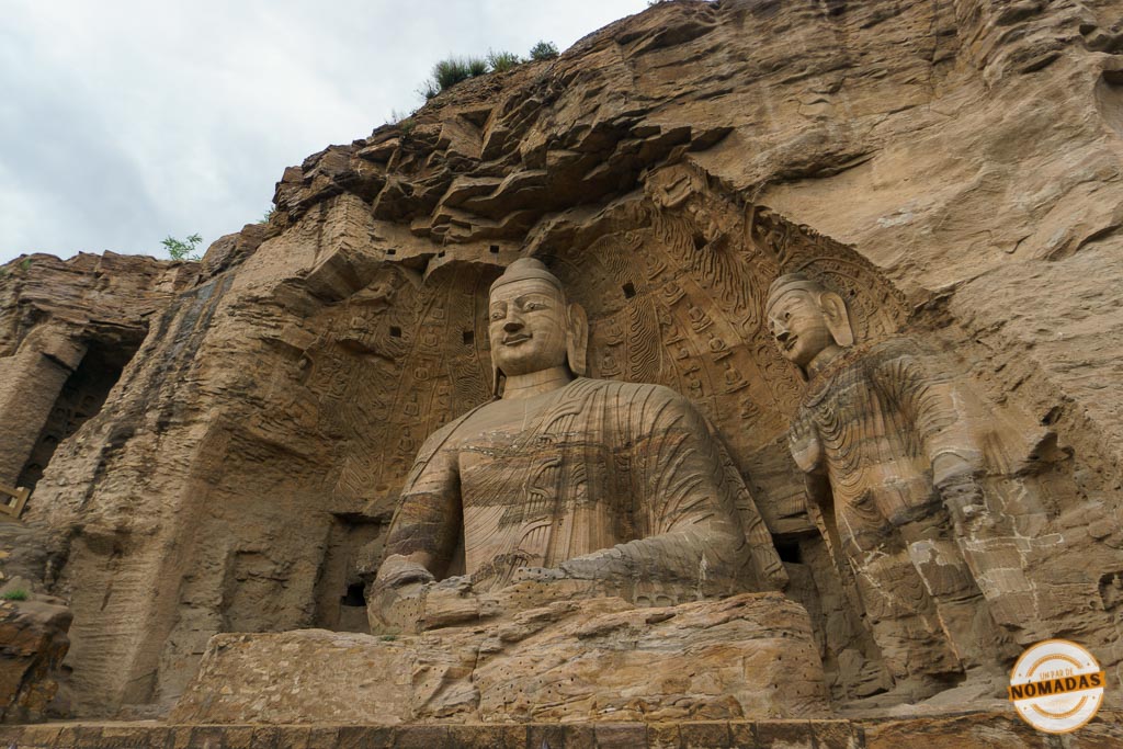 Esculturas budistas talladas en la roca en las Grutas de Yungang, uno de los grandes patrimonios de China