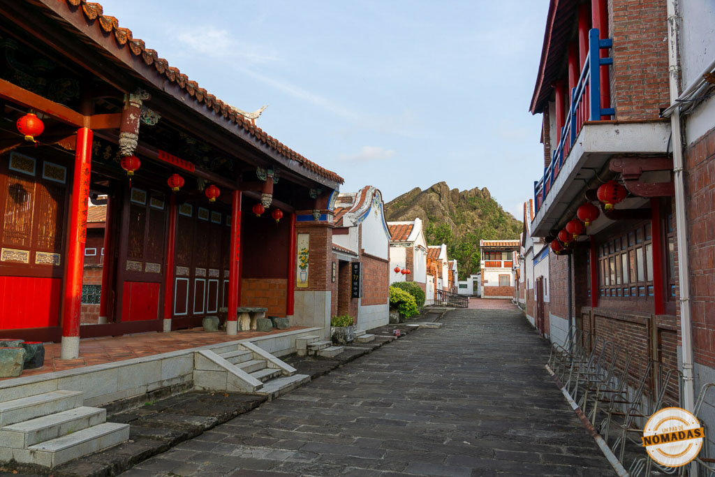 Calle tradicional con arquitectura han en el Youth Activity Center de Kenting