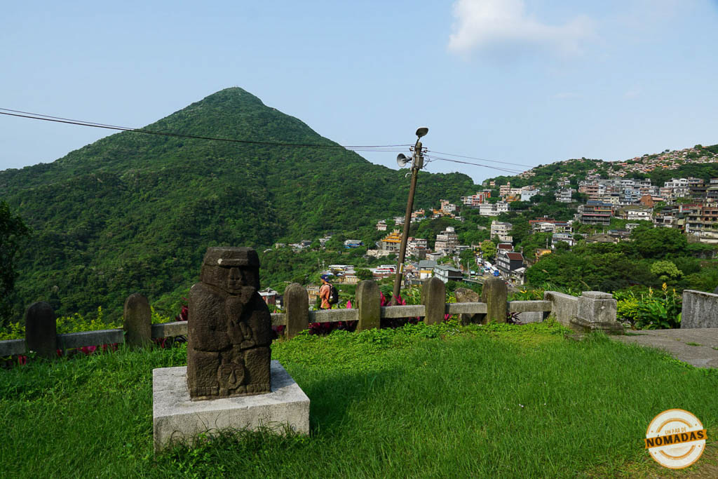 Vista panorámica desde el sendero al mirador Songde en Jiufen, ideal para saber qué ver en Jiufen en 2 días
