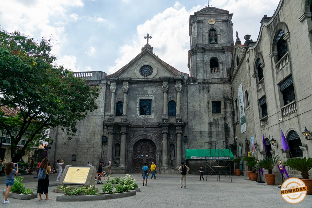 Fachada de la Iglesia de San Agustín, la más antigua de Filipinas, ubicada en Intramuros, Manila.