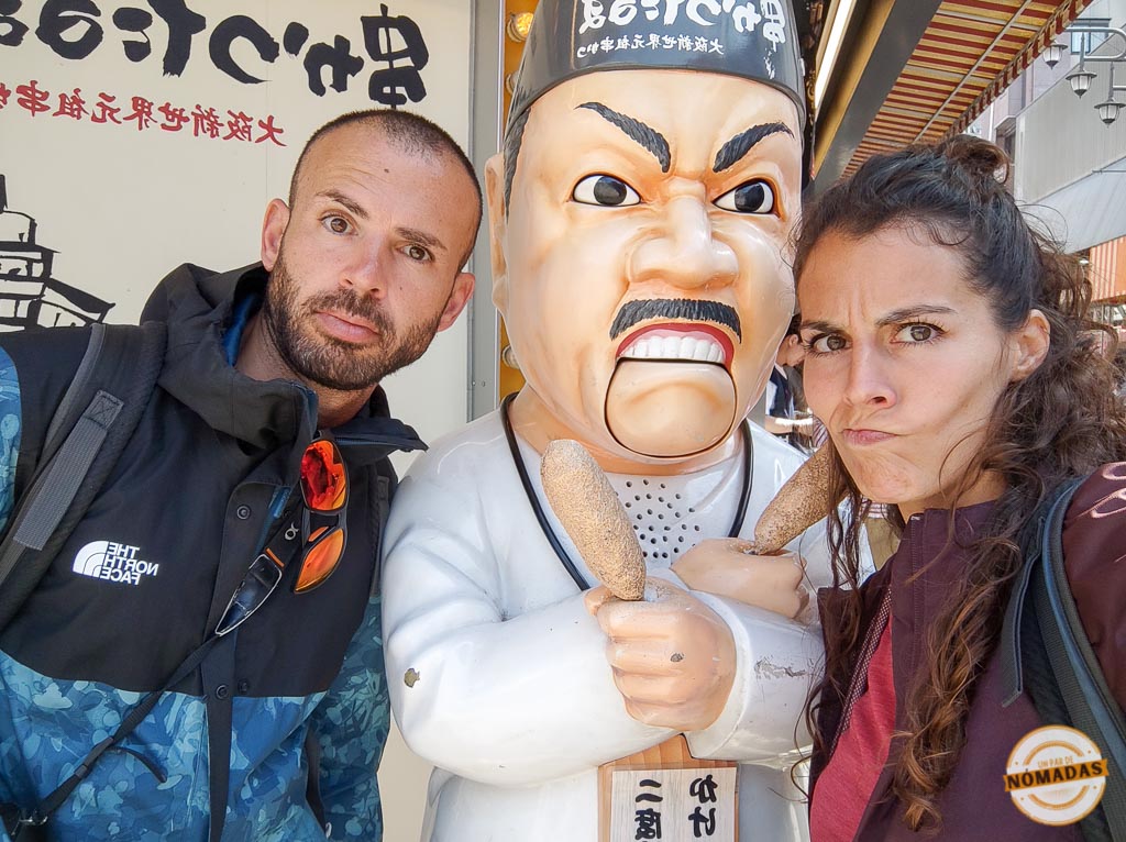 unpardenomadas comiendo en Osaka