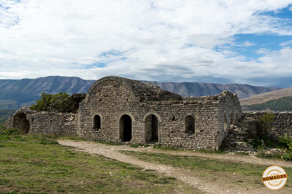 Ruinas de la Mezquita Blanca (Xhamia e Bardhë) dentro del Castillo de Berat