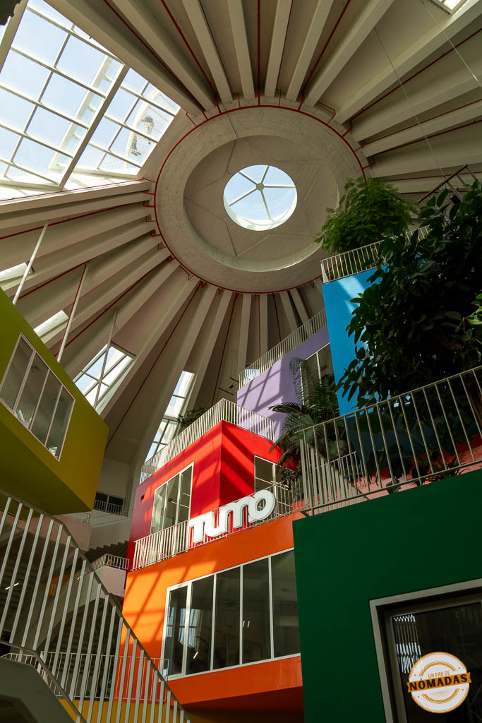 interior-piramide-tirana-tumo-centro-tecnologico